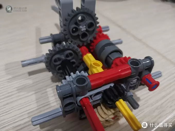 老杨的玩具仓库 篇三十九：LEGO 机械组系列 42110 路虎卫士越野车 评测