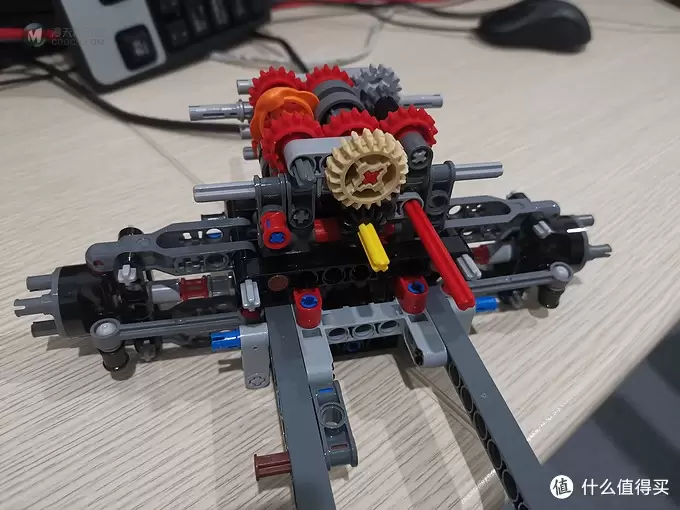 老杨的玩具仓库 篇三十九：LEGO 机械组系列 42110 路虎卫士越野车 评测