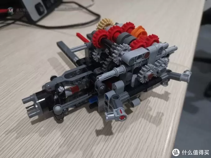 老杨的玩具仓库 篇三十九：LEGO 机械组系列 42110 路虎卫士越野车 评测