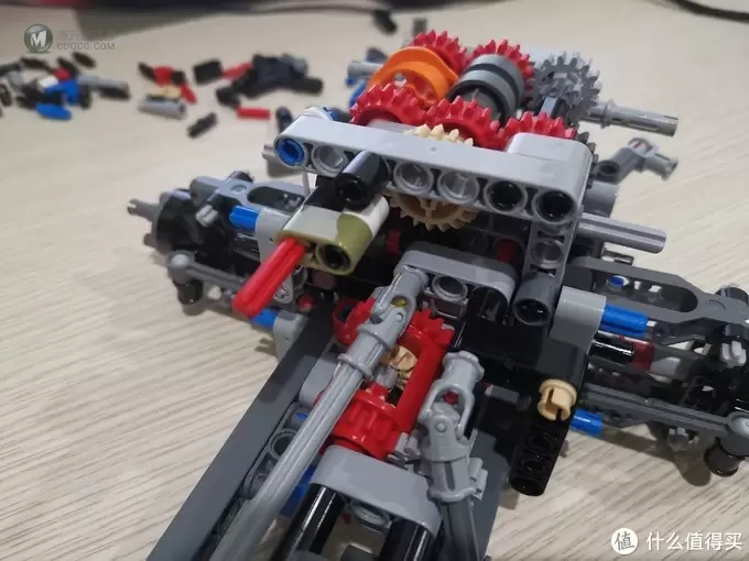 老杨的玩具仓库 篇三十九：LEGO 机械组系列 42110 路虎卫士越野车 评测