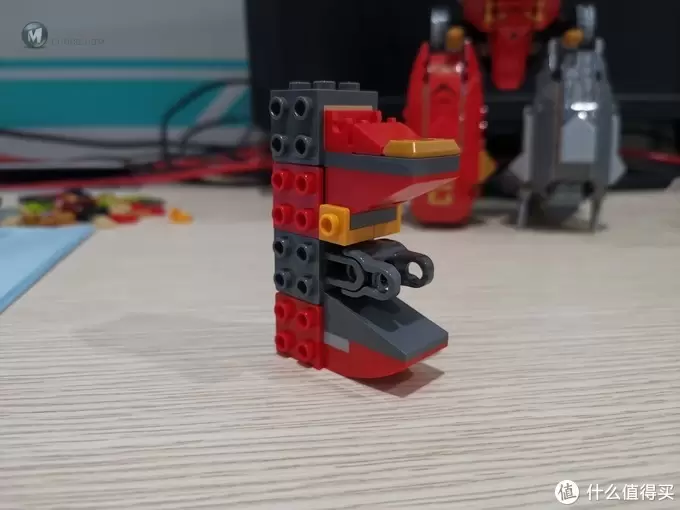 老杨的玩具仓库 篇三十七：LEGO幻影忍者系列 71720 凯的火焰机甲巨人 评测