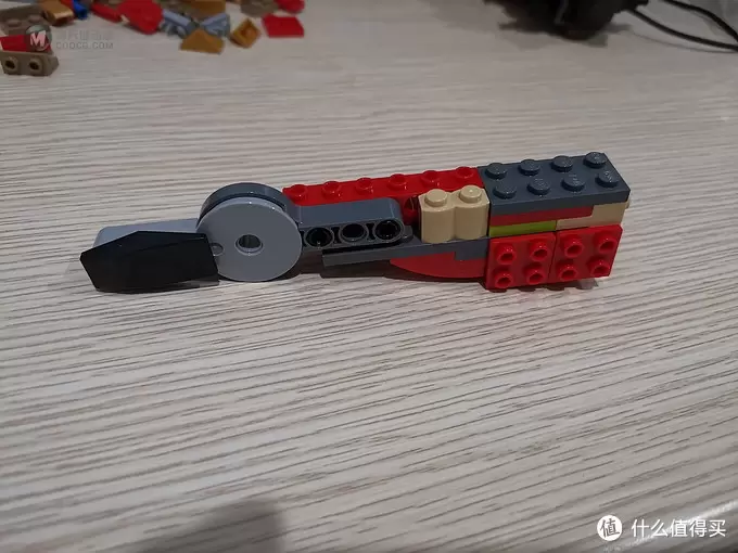 老杨的玩具仓库 篇三十七：LEGO幻影忍者系列 71720 凯的火焰机甲巨人 评测