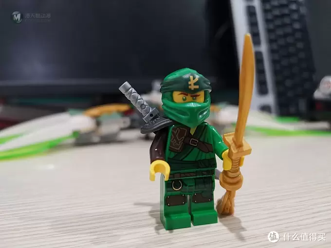 老杨的玩具仓库 篇三十六：LEGO 幻影忍者系列 70676 劳埃德的泰坦机甲 评测