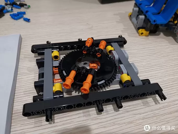 老杨的玩具仓库 篇二十七：LEGO 42108 移动起重机