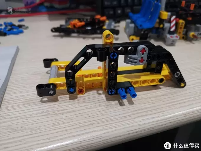 老杨的玩具仓库 篇二十七：LEGO 42108 移动起重机