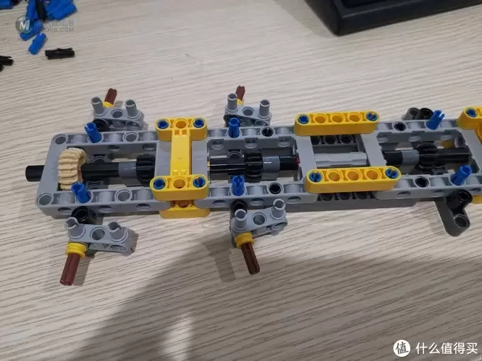 老杨的玩具仓库 篇二十七：LEGO 42108 移动起重机