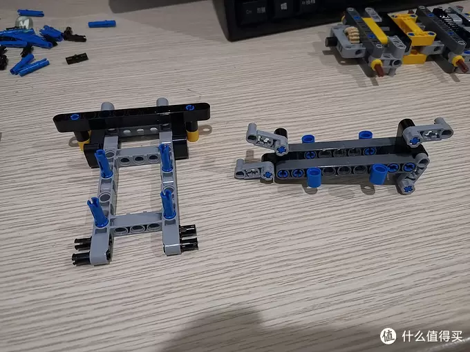 老杨的玩具仓库 篇二十七：LEGO 42108 移动起重机