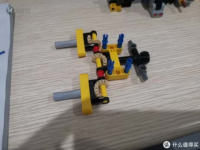 老杨的玩具仓库 篇二十七：LEGO 42108 移动起重机