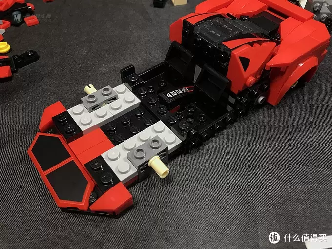 开启8格新时代：LEGO乐高 超级赛车系列 法拉利F8 76895