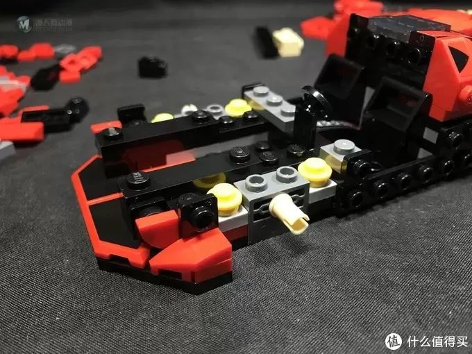 开启8格新时代：LEGO乐高 超级赛车系列 法拉利F8 76895