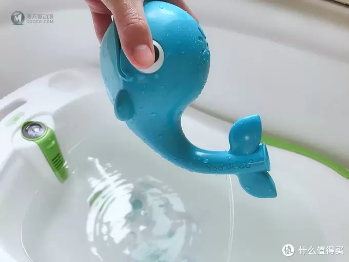 玩具测评：美国yookidoo幼奇多洗澡玩具 喷水鲸鱼 潜水艇花洒