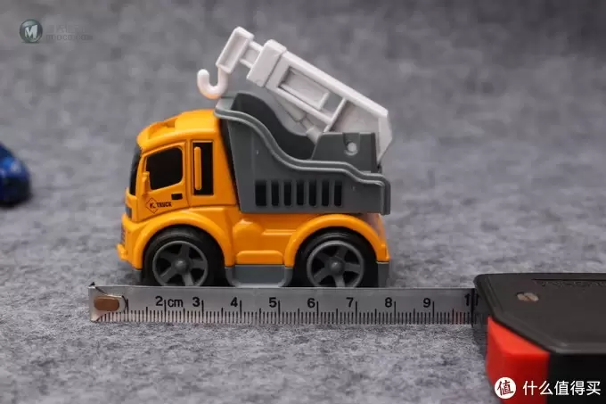 虽然不知名但是很喜欢的两辆玩具小车