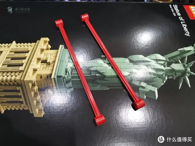 乐高（LEGO）建筑系列—桌面上的自由女神像