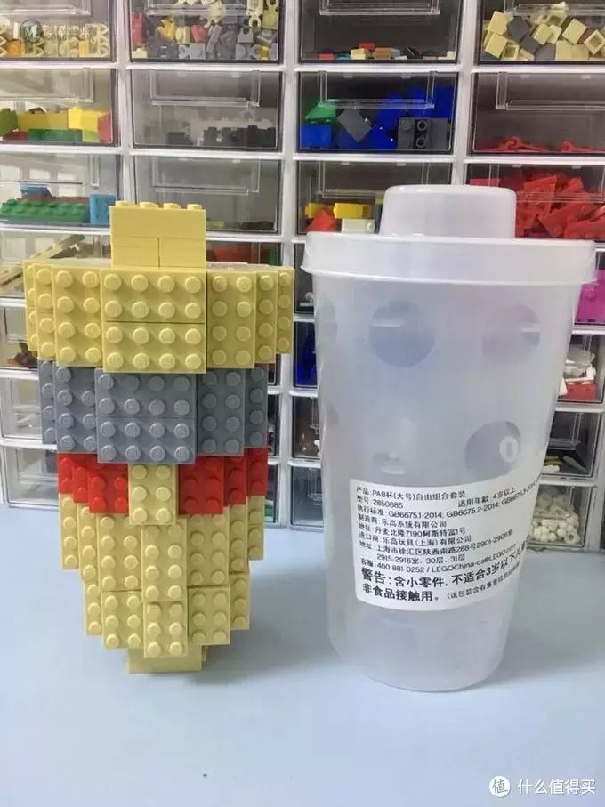 如何快速地在乐高店里装满一大杯Lego