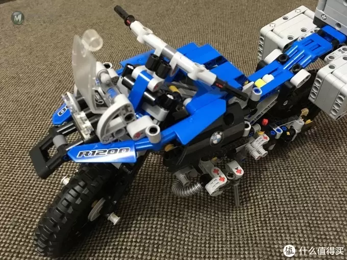 我的LEGO科技系列 篇二：买得起的宝马摩托 — BMW 宝马 42063 R1200 GS 摩托车