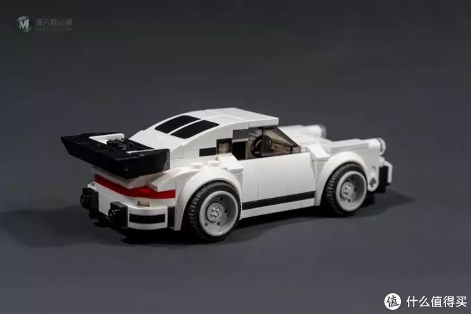 纤细的柔美速度感：乐高赛车系列75895 1974年版 保时捷 911 Turbo 3.0