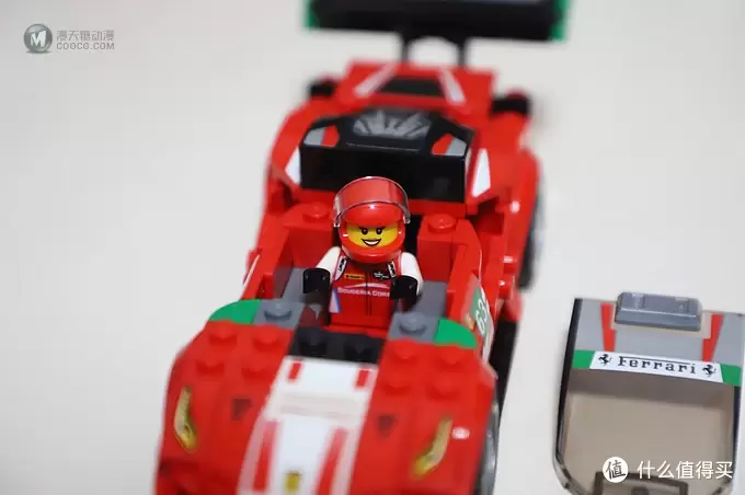 梦の玩具 篇八：LEGO 法拉利 488 GT3 六颗粒冠军赛车也香