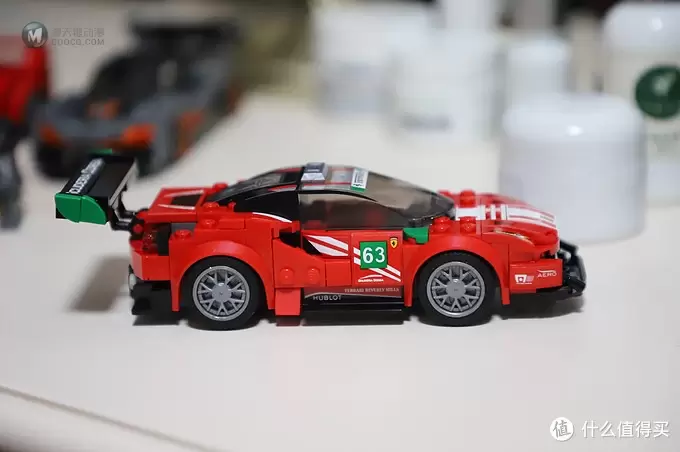 梦の玩具 篇八：LEGO 法拉利 488 GT3 六颗粒冠军赛车也香