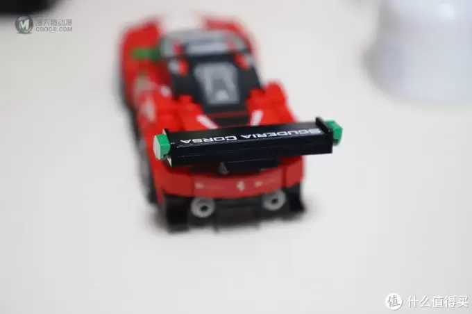 梦の玩具 篇八：LEGO 法拉利 488 GT3 六颗粒冠军赛车也香