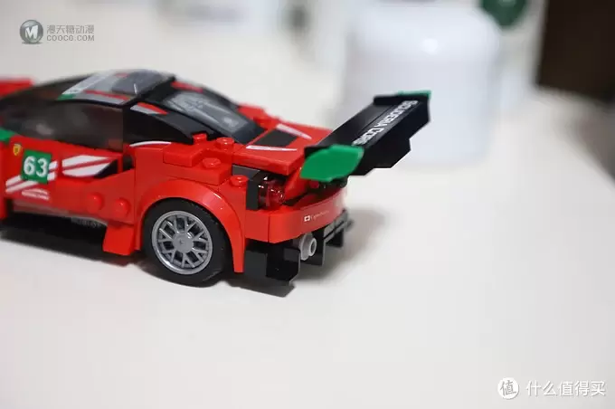 梦の玩具 篇八：LEGO 法拉利 488 GT3 六颗粒冠军赛车也香