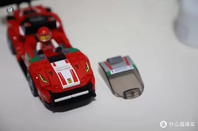 梦の玩具 篇八：LEGO 法拉利 488 GT3 六颗粒冠军赛车也香