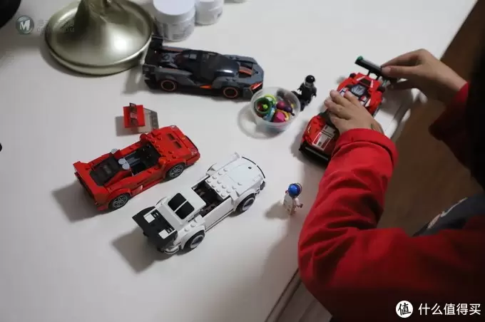 梦の玩具 篇八：LEGO 法拉利 488 GT3 六颗粒冠军赛车也香