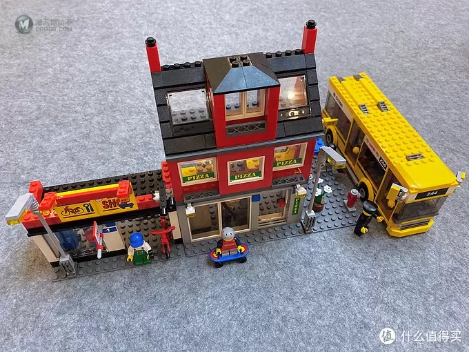 乐高小小追绝日记 篇二十一：LEGO 7641 城市一角