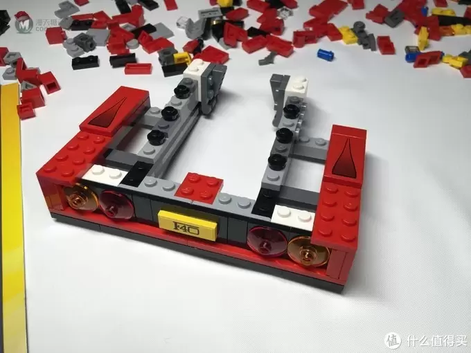 我的LEGO 篇九：还是为了那骚红色的情怀 -- LEGO 10248 F40 迟到的开箱