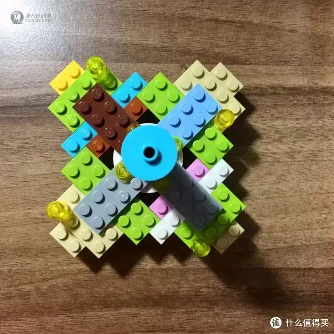 拔草绝版乐高：复刻LEGO 10249的大圣诞树