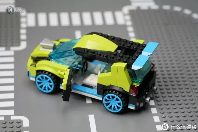 一辆的钱买三辆车？LEGO 乐高 创意百变系列 31074 火箭拉力赛车 双模式展示