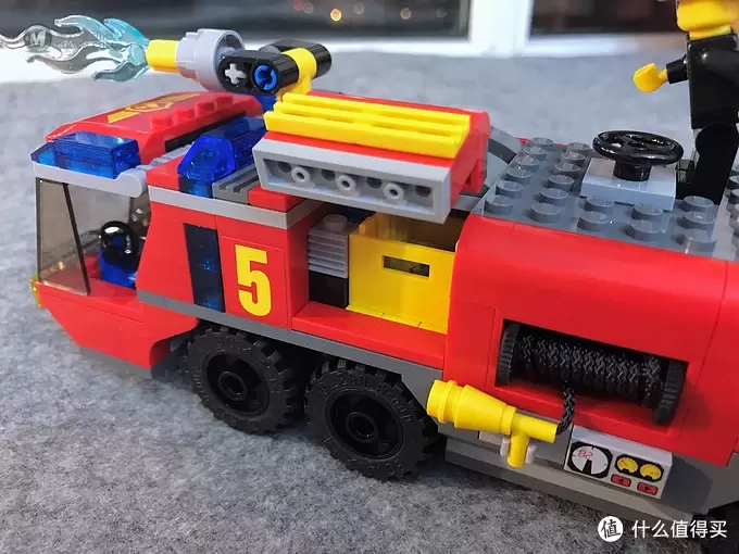 乐高小小追绝日记 篇三：LEGO 乐高 60061 机场消防车