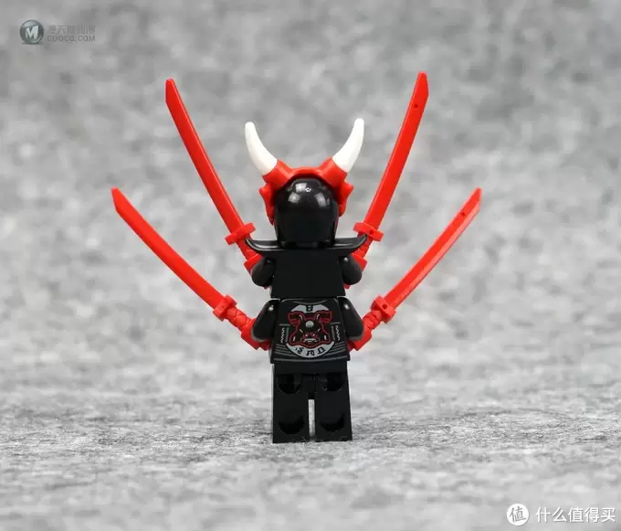 忍者版Tron: Legacy？LEGO 乐高 幻影忍者 Ninjago 巨轮摩托车追击战 70639