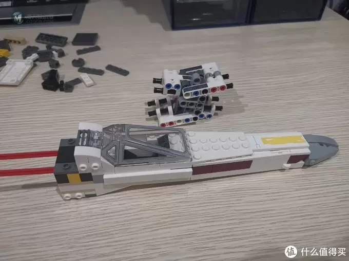 老杨的玩具仓库 篇六十：LEGO 星战系列 75301 卢克·天行者的X翼战机