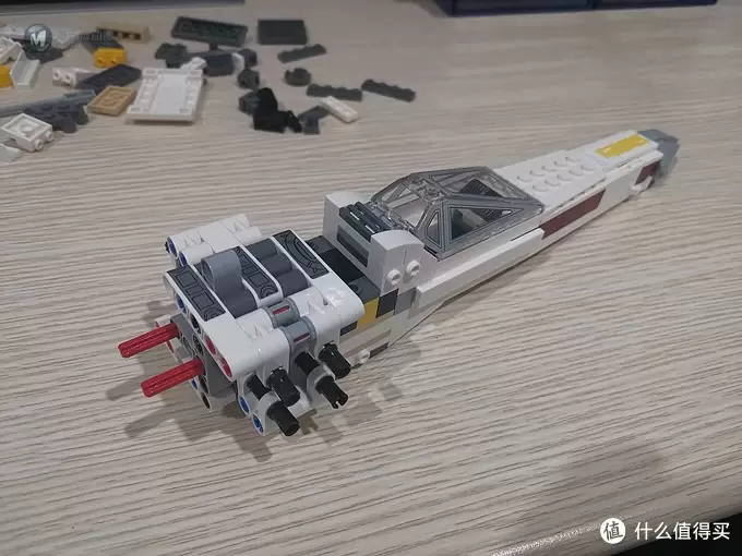 老杨的玩具仓库 篇六十：LEGO 星战系列 75301 卢克·天行者的X翼战机