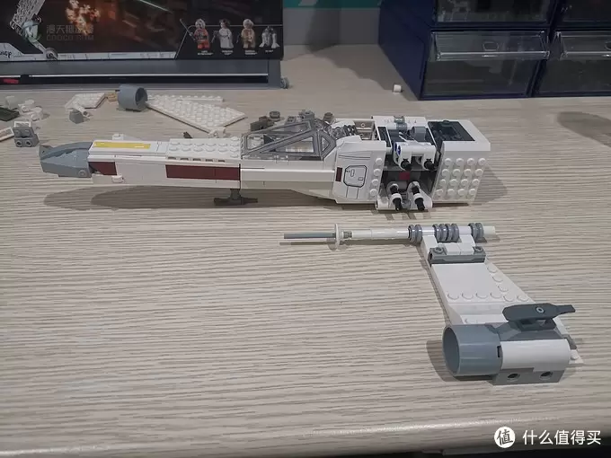 老杨的玩具仓库 篇六十：LEGO 星战系列 75301 卢克·天行者的X翼战机