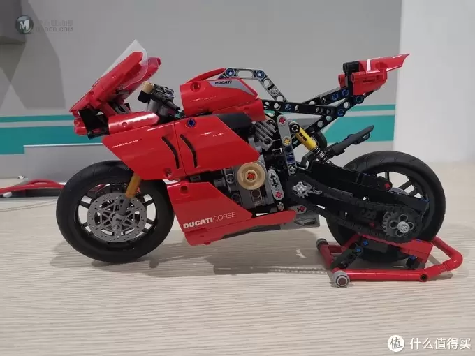 老杨的玩具仓库 篇四十五：LEGO 机械组系列 42107杜卡迪 Panigale V4 R评测