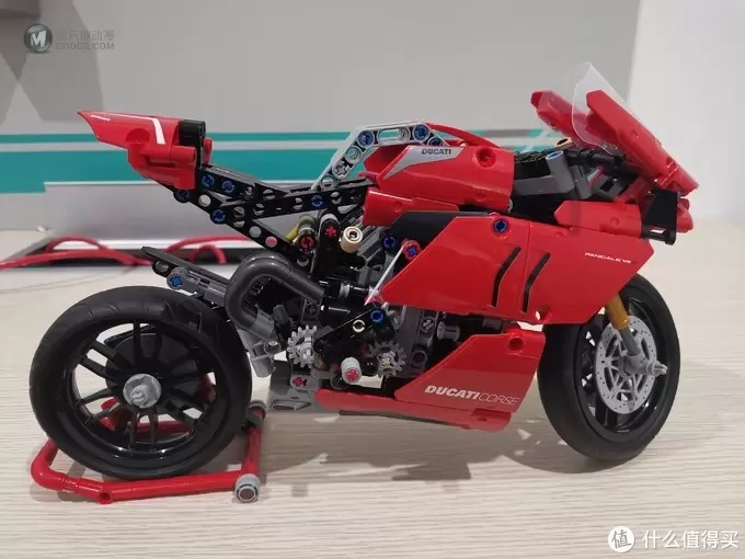 老杨的玩具仓库 篇四十五：LEGO 机械组系列 42107杜卡迪 Panigale V4 R评测