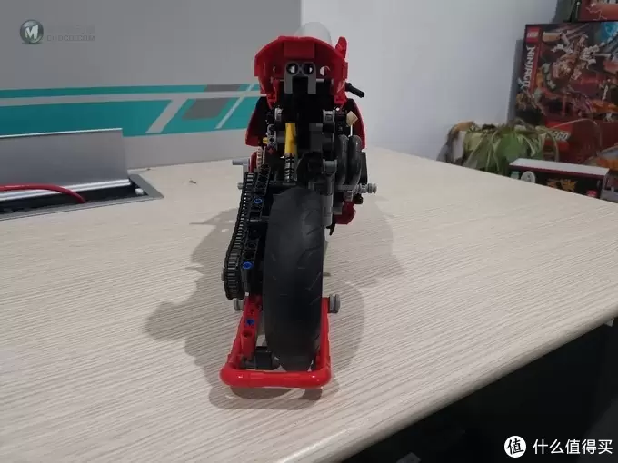 老杨的玩具仓库 篇四十五：LEGO 机械组系列 42107杜卡迪 Panigale V4 R评测