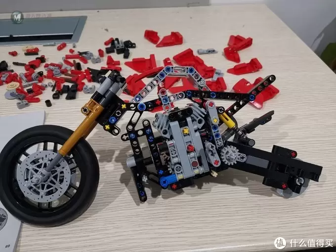 老杨的玩具仓库 篇四十五：LEGO 机械组系列 42107杜卡迪 Panigale V4 R评测