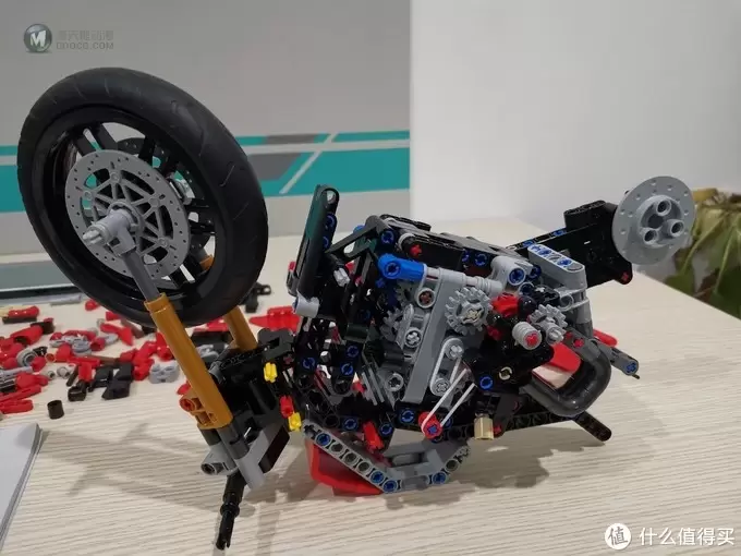 老杨的玩具仓库 篇四十五：LEGO 机械组系列 42107杜卡迪 Panigale V4 R评测