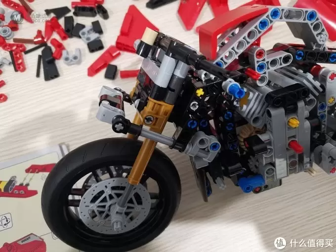 老杨的玩具仓库 篇四十五：LEGO 机械组系列 42107杜卡迪 Panigale V4 R评测