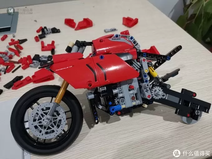 老杨的玩具仓库 篇四十五：LEGO 机械组系列 42107杜卡迪 Panigale V4 R评测