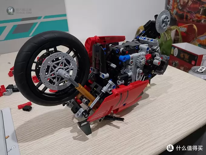 老杨的玩具仓库 篇四十五：LEGO 机械组系列 42107杜卡迪 Panigale V4 R评测