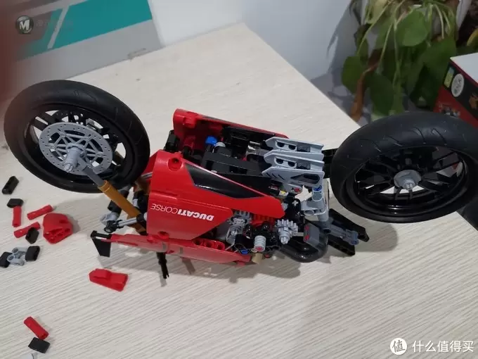 老杨的玩具仓库 篇四十五：LEGO 机械组系列 42107杜卡迪 Panigale V4 R评测