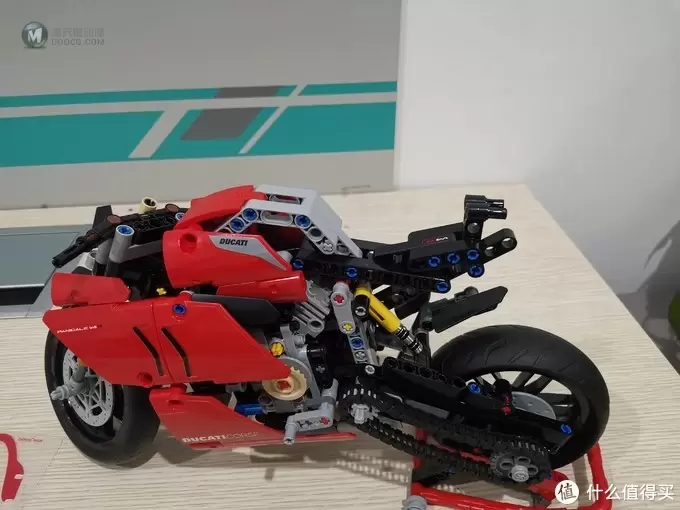 老杨的玩具仓库 篇四十五：LEGO 机械组系列 42107杜卡迪 Panigale V4 R评测