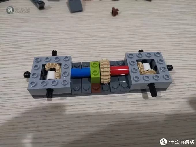 老杨的玩具仓库 篇四十二：LEGO 10277 时隔7年后的收藏级火车头 鳄鱼火车头