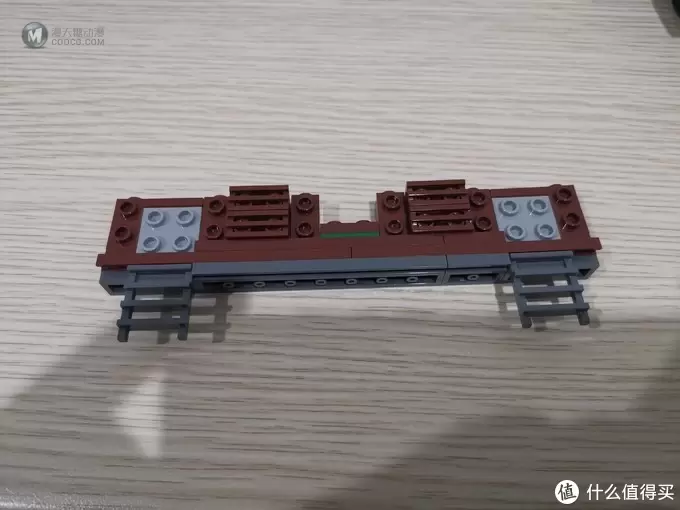 老杨的玩具仓库 篇四十二：LEGO 10277 时隔7年后的收藏级火车头 鳄鱼火车头