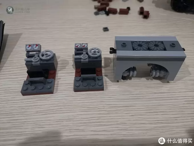 老杨的玩具仓库 篇四十二：LEGO 10277 时隔7年后的收藏级火车头 鳄鱼火车头