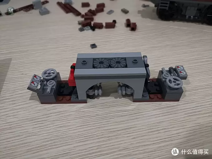 老杨的玩具仓库 篇四十二：LEGO 10277 时隔7年后的收藏级火车头 鳄鱼火车头