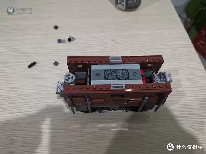 老杨的玩具仓库 篇四十二：LEGO 10277 时隔7年后的收藏级火车头 鳄鱼火车头